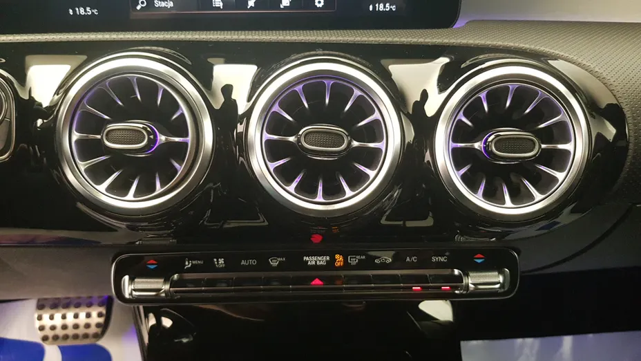 MERCEDES-BENZ CLA CLA 200 AMG Line 7G-DCT