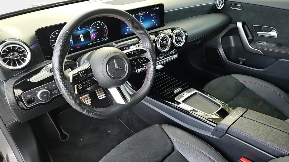 MERCEDES-BENZ A Klasa A 220 4-Matic AMG Line 8G-DCT