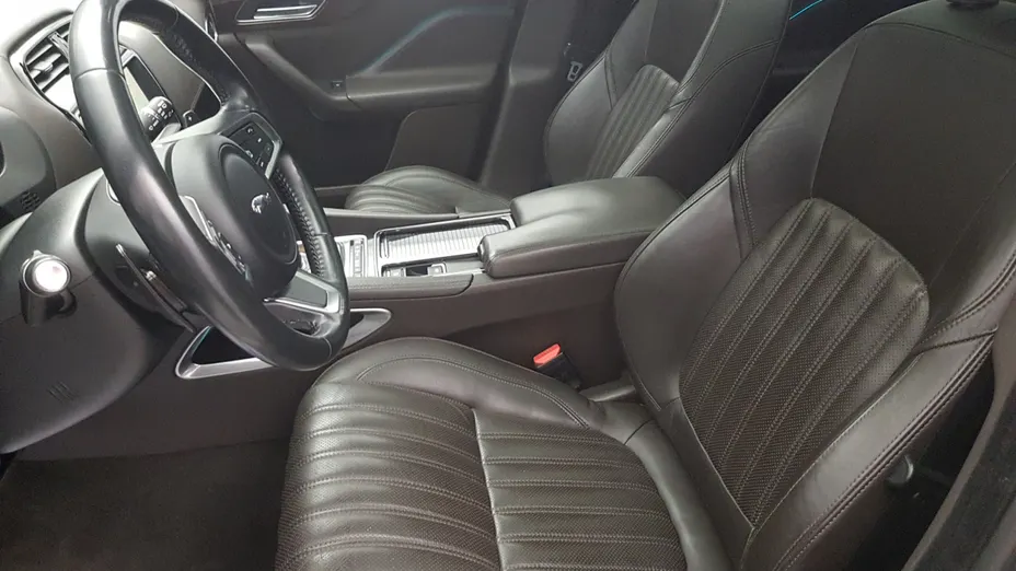 JAGUAR F-Pace F-Pace 2.0 i4D AWD Portfolio aut