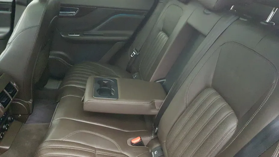 JAGUAR F-Pace F-Pace 2.0 i4D AWD Portfolio aut