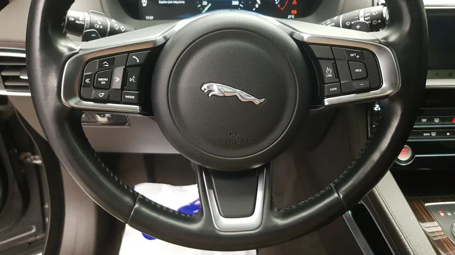 JAGUAR F-Pace F-Pace 2.0 i4D AWD Portfolio aut