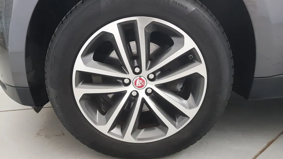 JAGUAR F-Pace F-Pace 2.0 i4D AWD Portfolio aut