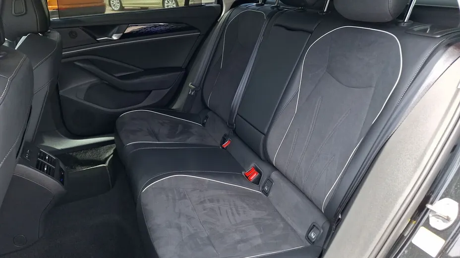 VOLKSWAGEN Passat -
