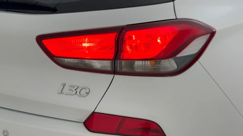 HYUNDAI i30 i30 1.4 Classic +