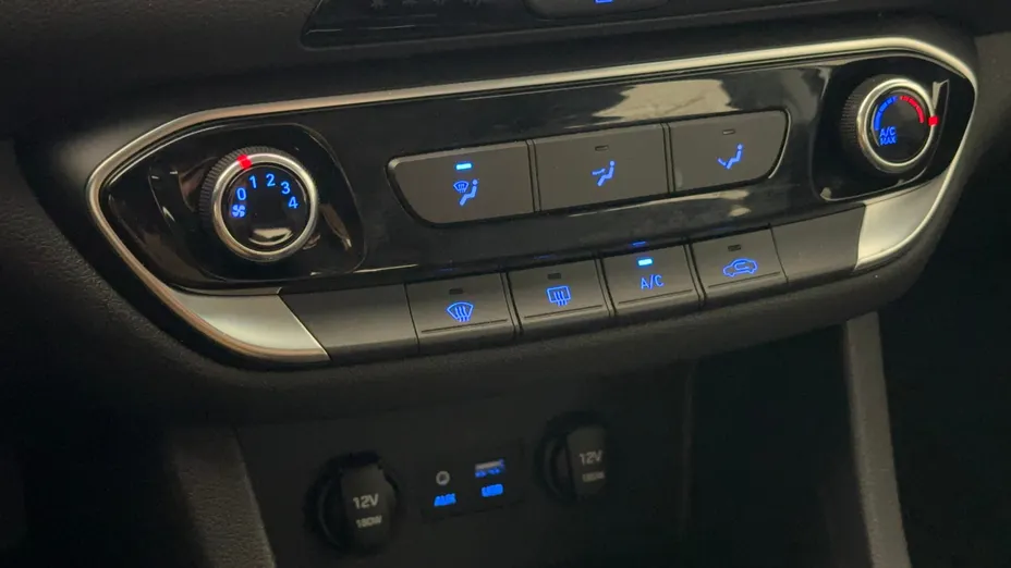 HYUNDAI i30 i30 1.4 Classic +