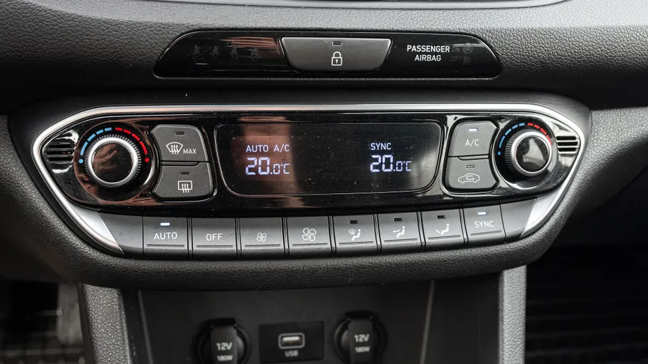 HYUNDAI i30 i30 1.5 DPI Smart