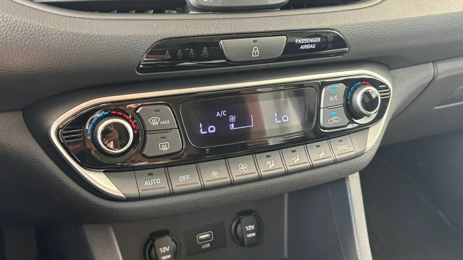 HYUNDAI i30 i30 1.5 DPI Smart