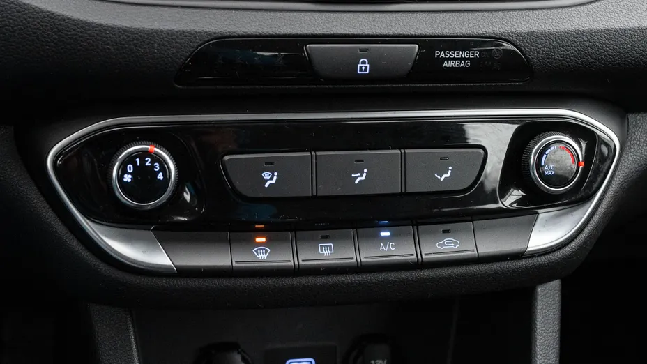 HYUNDAI i30 i30 1.0 T-GDI Modern