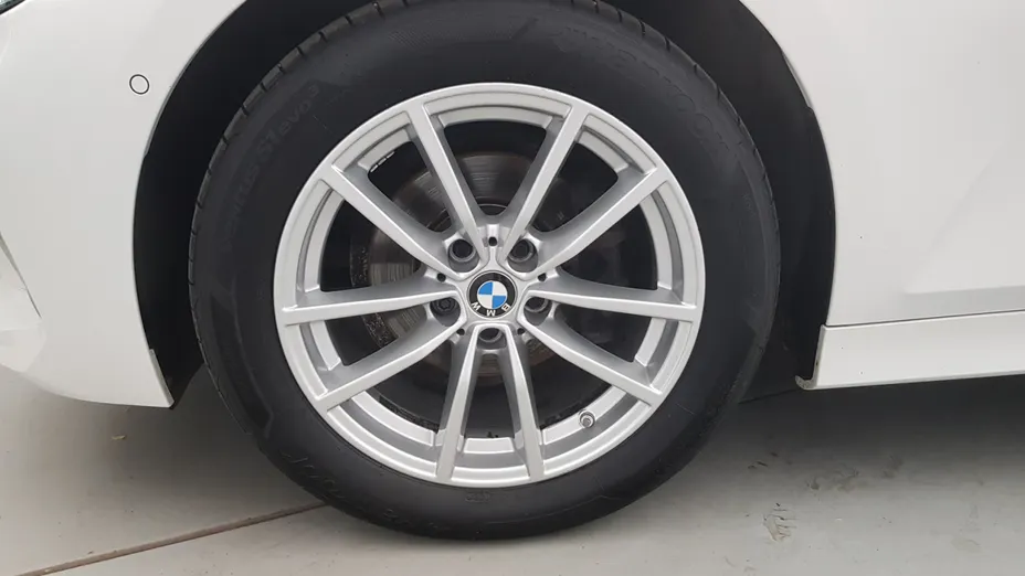 BMW Seria 3 318i aut