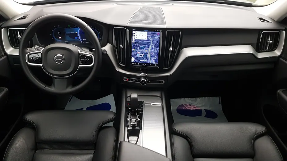 VOLVO XC60 XC60 B5 B AWD Plus Dark aut