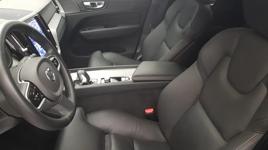 VOLVO XC60 XC60 B5 B AWD Plus Dark aut