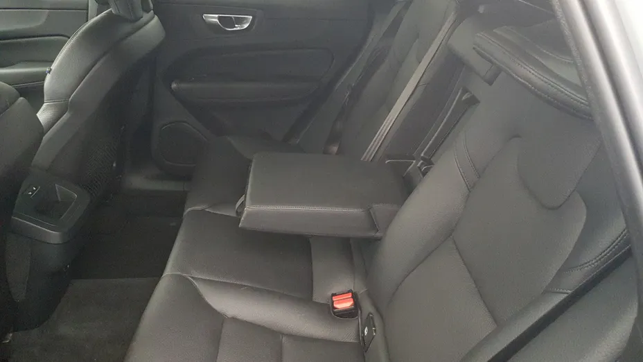 VOLVO XC60 XC60 B5 B AWD Plus Dark aut