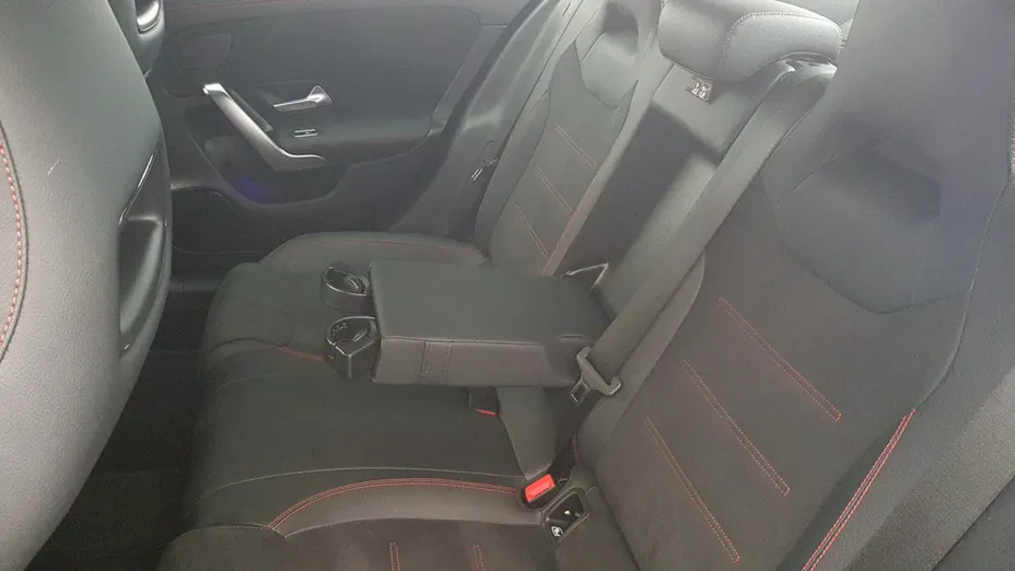 MERCEDES-BENZ CLA CLA 200 AMG Line 7G-DCT