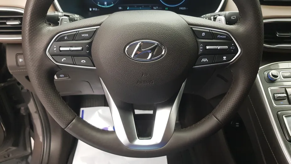 HYUNDAI Santa Fe Santa Fe 1.6 T-GDI HEV Platinum 4WD aut