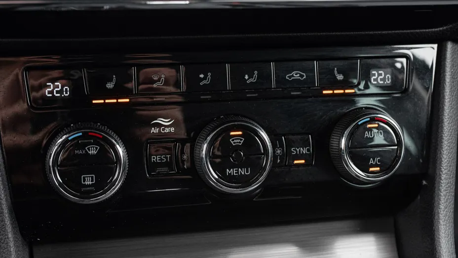 SKODA Superb Superb 2.0 TDI SCR Style DSG