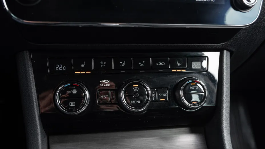 SKODA Superb Superb 2.0 TDI SCR Style DSG