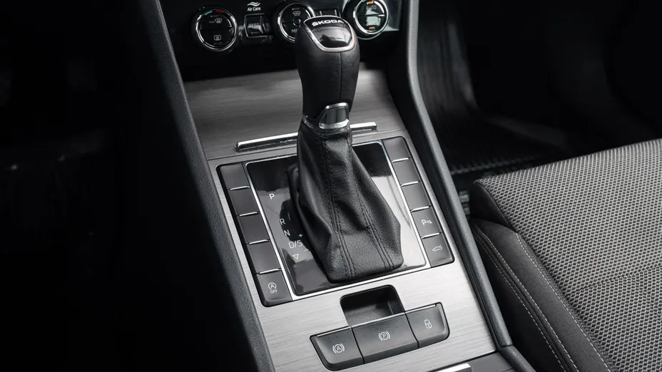 SKODA Superb Superb 2.0 TDI SCR Style DSG