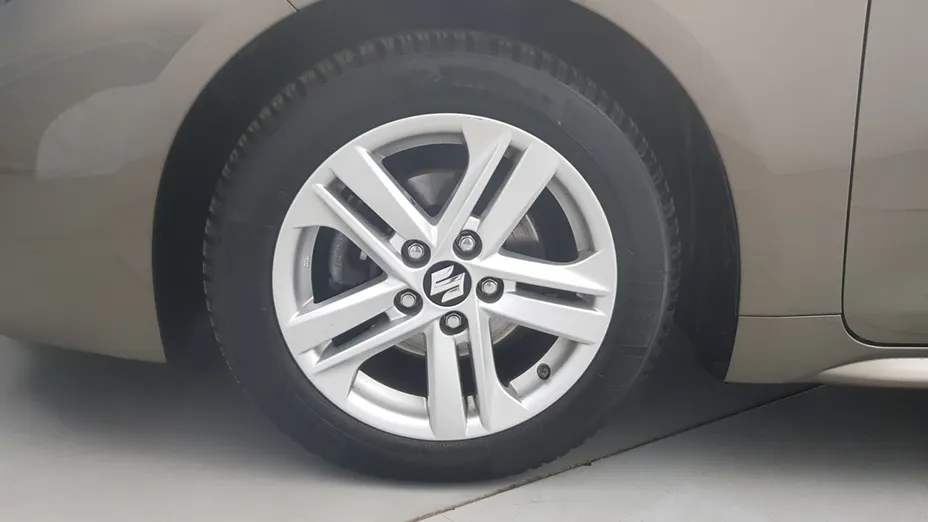 SUZUKI Swace Swace 1.8 Hybrid Premium Plus CVT