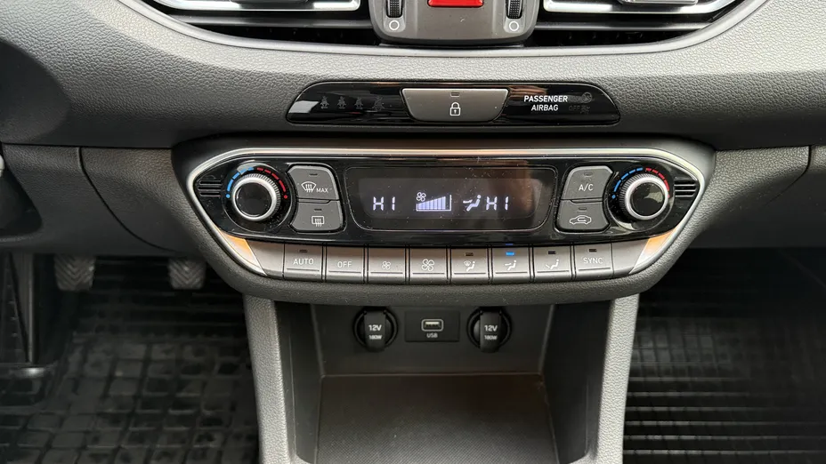 HYUNDAI i30 i30 1.0 T-GDI Smart