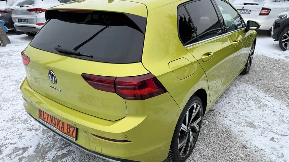 VOLKSWAGEN Golf -