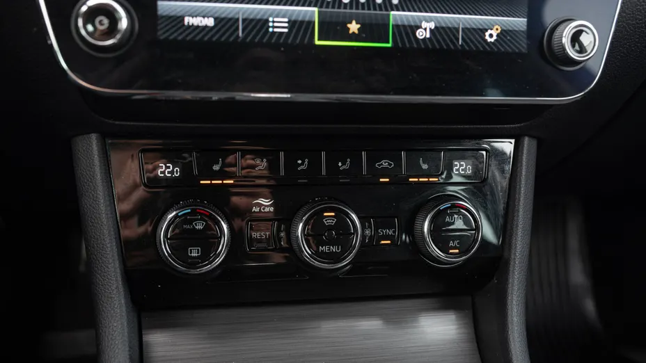 SKODA Superb Superb 2.0 TDI SCR Style DSG