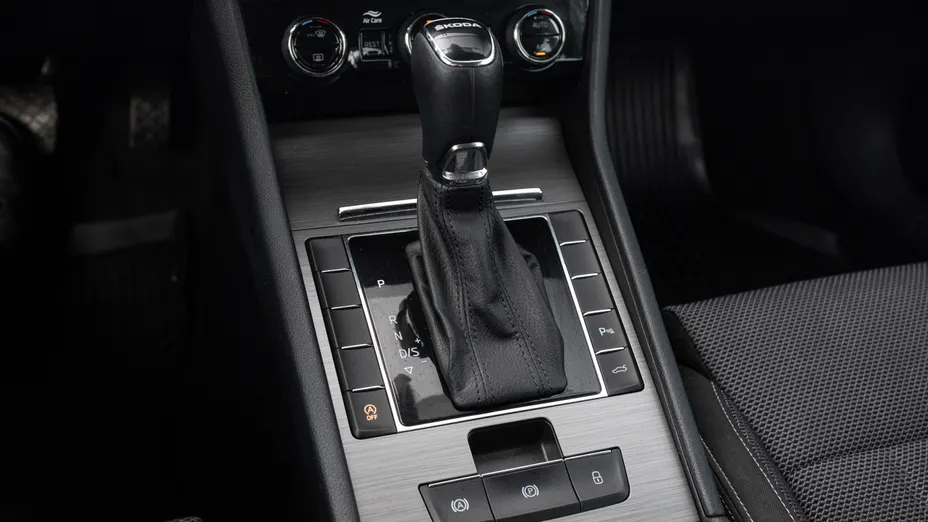 SKODA Superb Superb 2.0 TDI SCR Style DSG