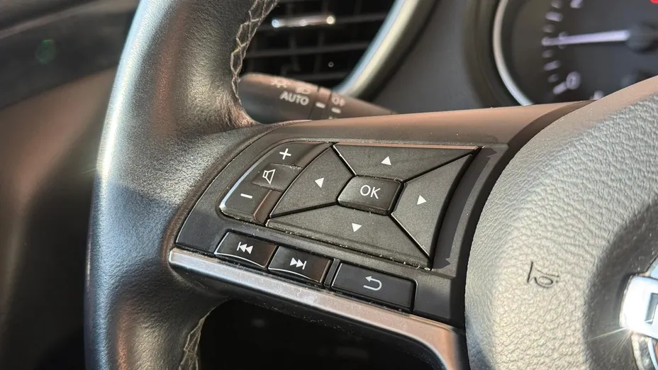 NISSAN Qashqai Qashqai 1.3 DIG-T N-Connecta DCT