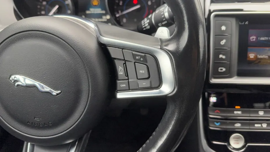 JAGUAR XE XE 2.0 T R-Sport aut