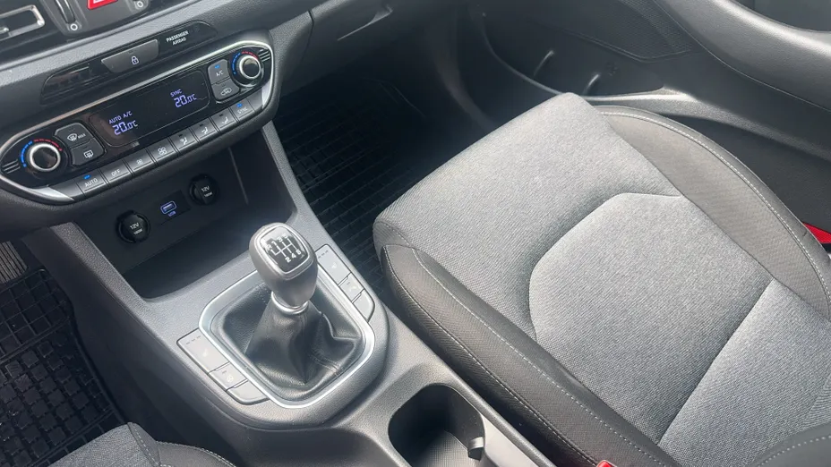 HYUNDAI i30 i30 1.0 T-GDI Smart
