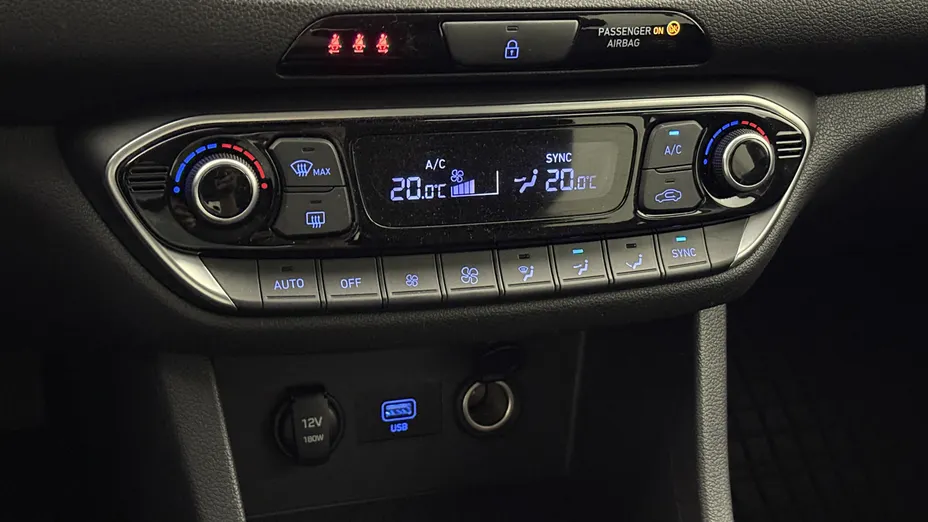 HYUNDAI i30 i30 1.0 T-GDI Smart