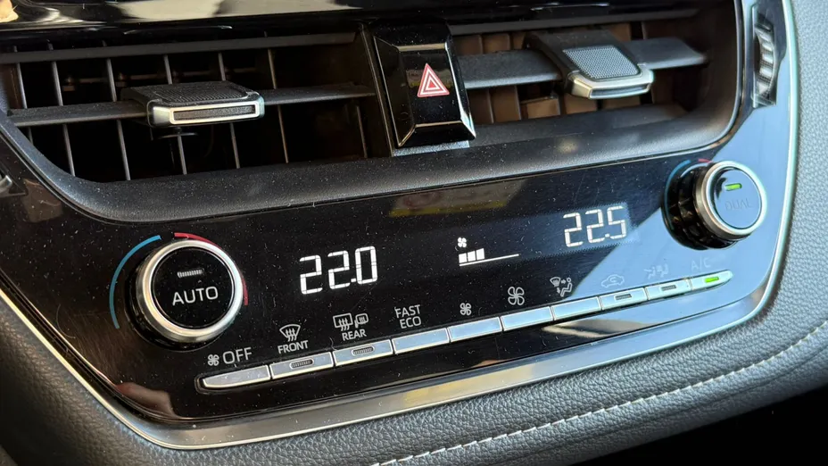 SUZUKI Swace Swace 1.8 Hybrid Premium Plus CVT