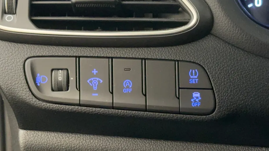 HYUNDAI i30 i30 1.5 DPI Classic +