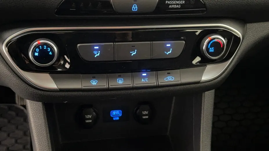 HYUNDAI i30 i30 1.5 DPI Classic +