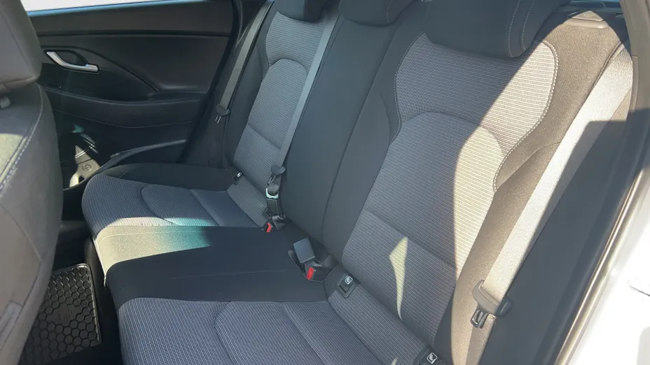 HYUNDAI i30 i30 1.5 DPI Classic +