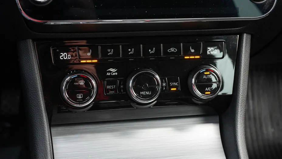 SKODA Superb Superb 2.0 TDI SCR Ambition DSG