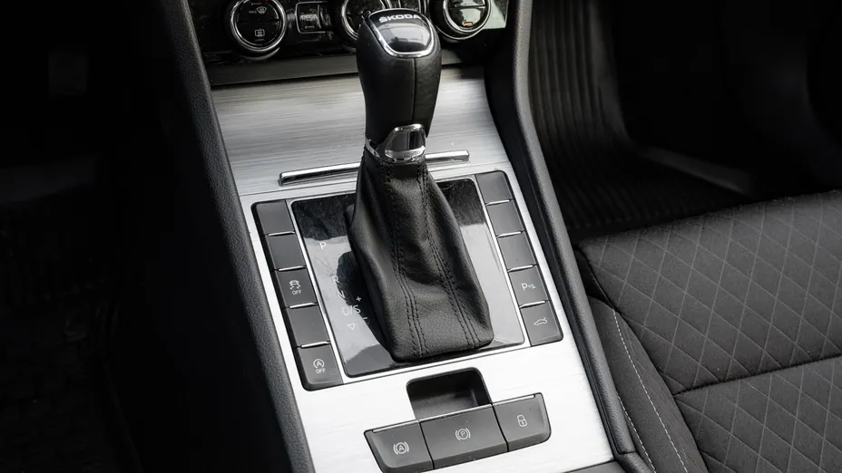 SKODA Superb Superb 2.0 TDI SCR Ambition DSG