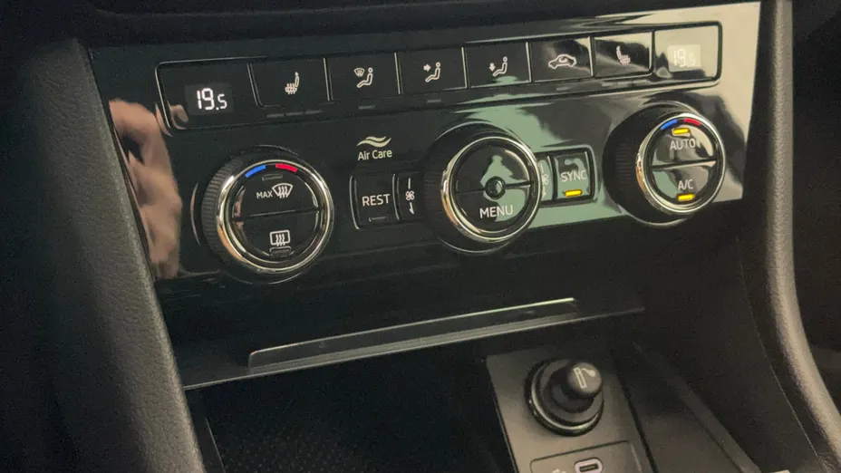 SKODA Superb Superb 2.0 TDI SCR Ambition DSG