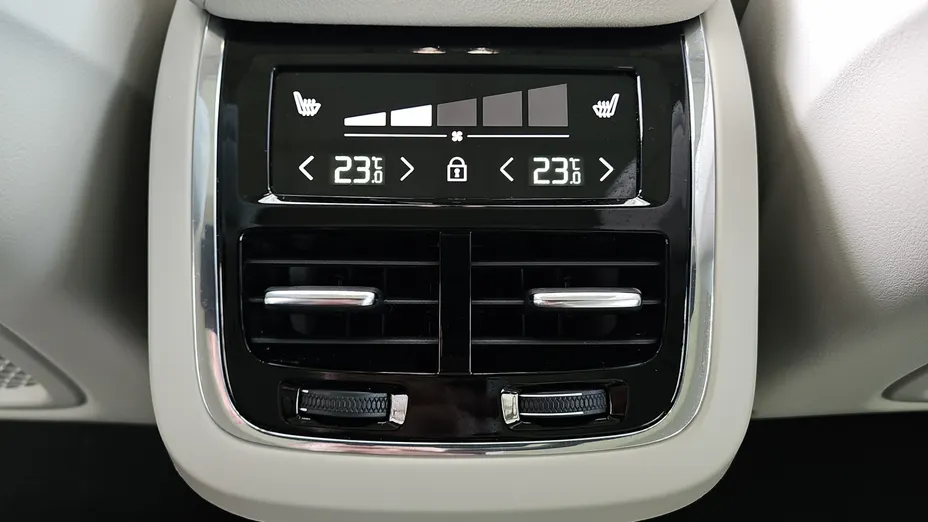 VOLVO XC60 XC60 B4 D AWD Ultimate Dark aut