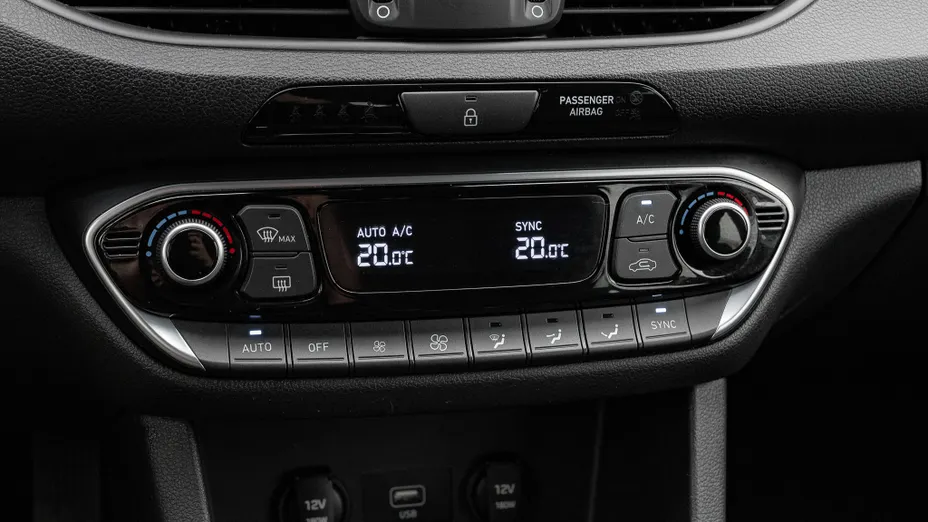 HYUNDAI i30 i30 1.5 T-GDI 48V Smart