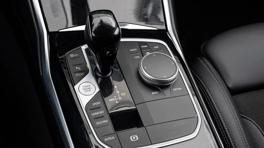 BMW Seria 3 318i Sport Line aut