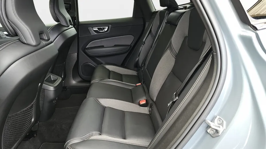 VOLVO XC60 XC60 B4 B Plus Dark aut