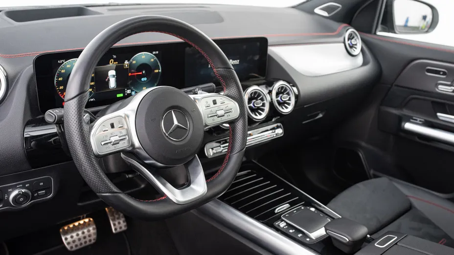 MERCEDES-BENZ EQA EQA 250 66.5kWh AMG Line