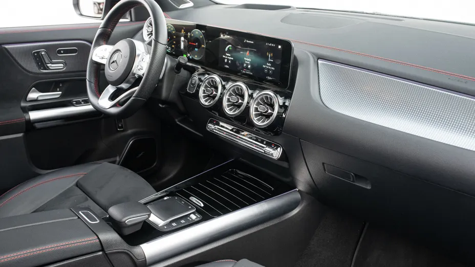 MERCEDES-BENZ EQA EQA 250 66.5kWh AMG Line