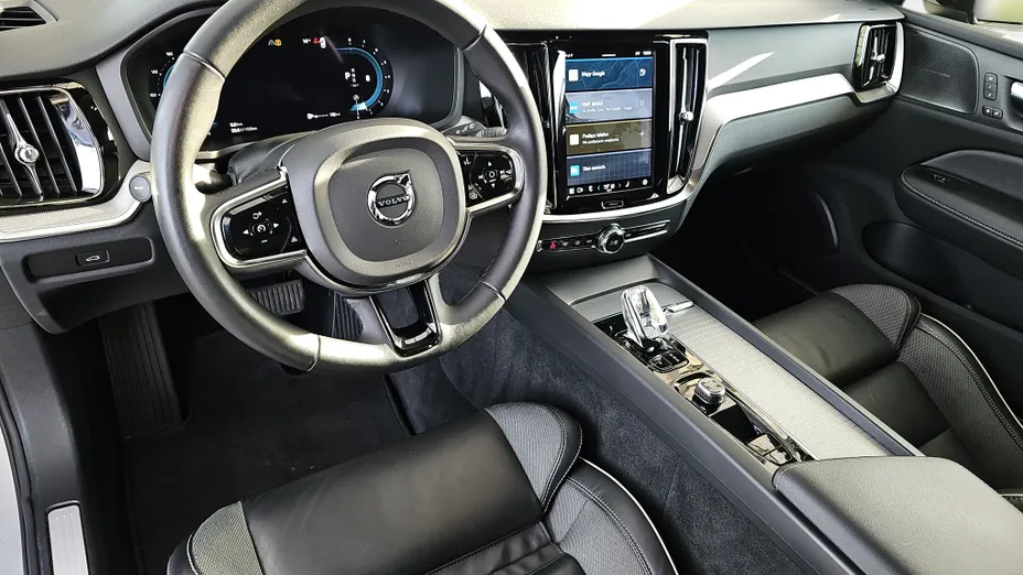 VOLVO V60 V60 B5 B AWD Plus Dark aut