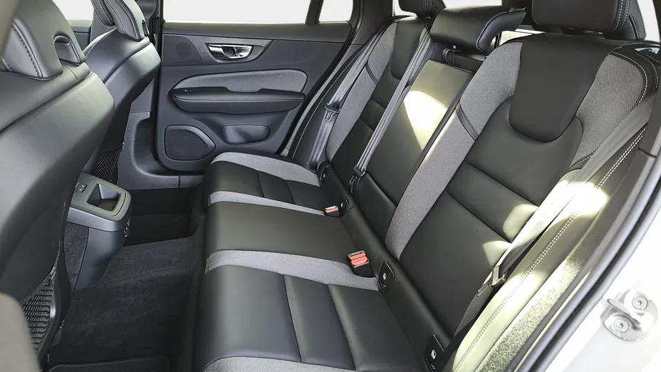 VOLVO V60 V60 B5 B AWD Plus Dark aut