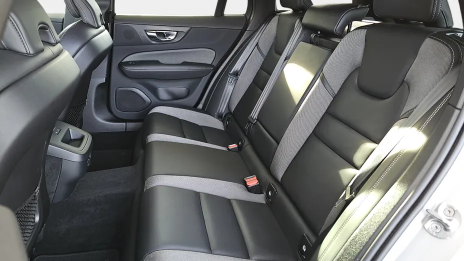 VOLVO V60 V60 B5 B AWD Plus Dark aut