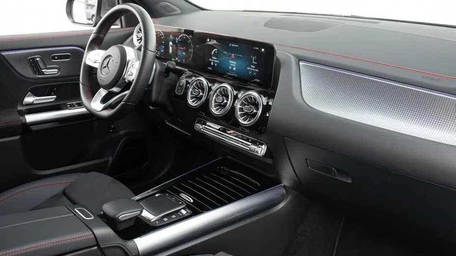 MERCEDES-BENZ EQA EQA 250 66.5kWh AMG Line