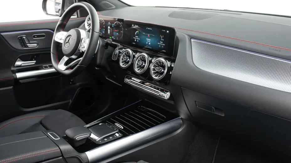 MERCEDES-BENZ EQA EQA 250 66.5kWh AMG Line