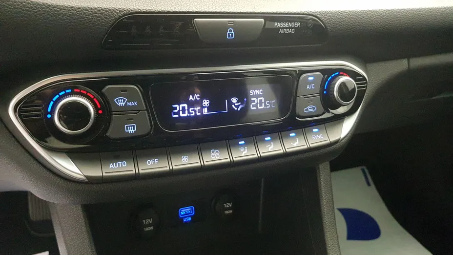 HYUNDAI i30 i30 1.0 T-GDI Smart