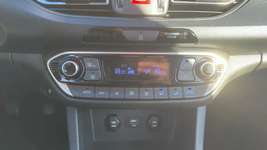 HYUNDAI i30 i30 1.0 T-GDI Smart